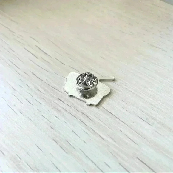 Soft Enamel Pins Vintage Radio NWT - Picture 2 of 4